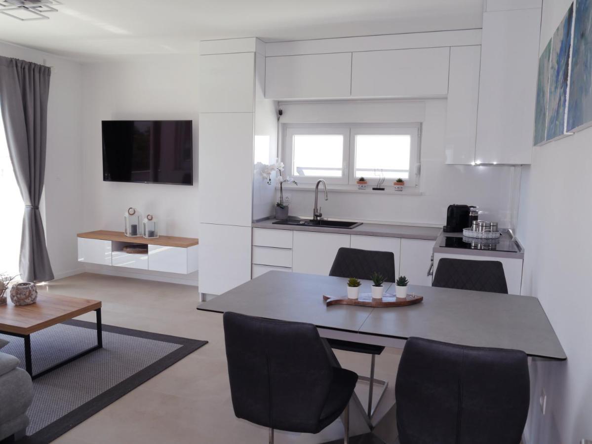 Ferienwohnung Nova Excellence Novalja Exterior foto